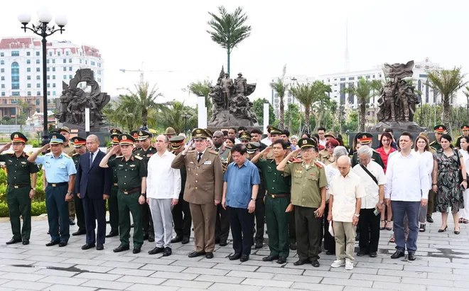 Tưởng niệm các chuyên gia quân sự Cuba hy sinh trong cuộc kháng chiến của nhân dân Việt Nam