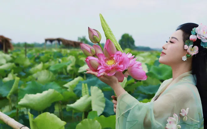 NSƯT Hương Giang chia sẻ về tầm quan trọng của việc giáo dục và biểu diễn ca khúc mang âm hưởng dân ca