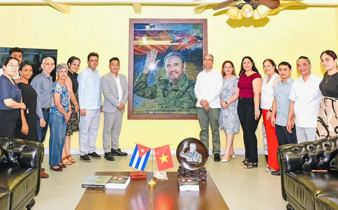 Viện Kinh tế, Văn hóa và Nghệ thuật với ba tác phẩm thể hiện lòng tri ân Lãnh tụ Cuba Fidel Castro Ruz